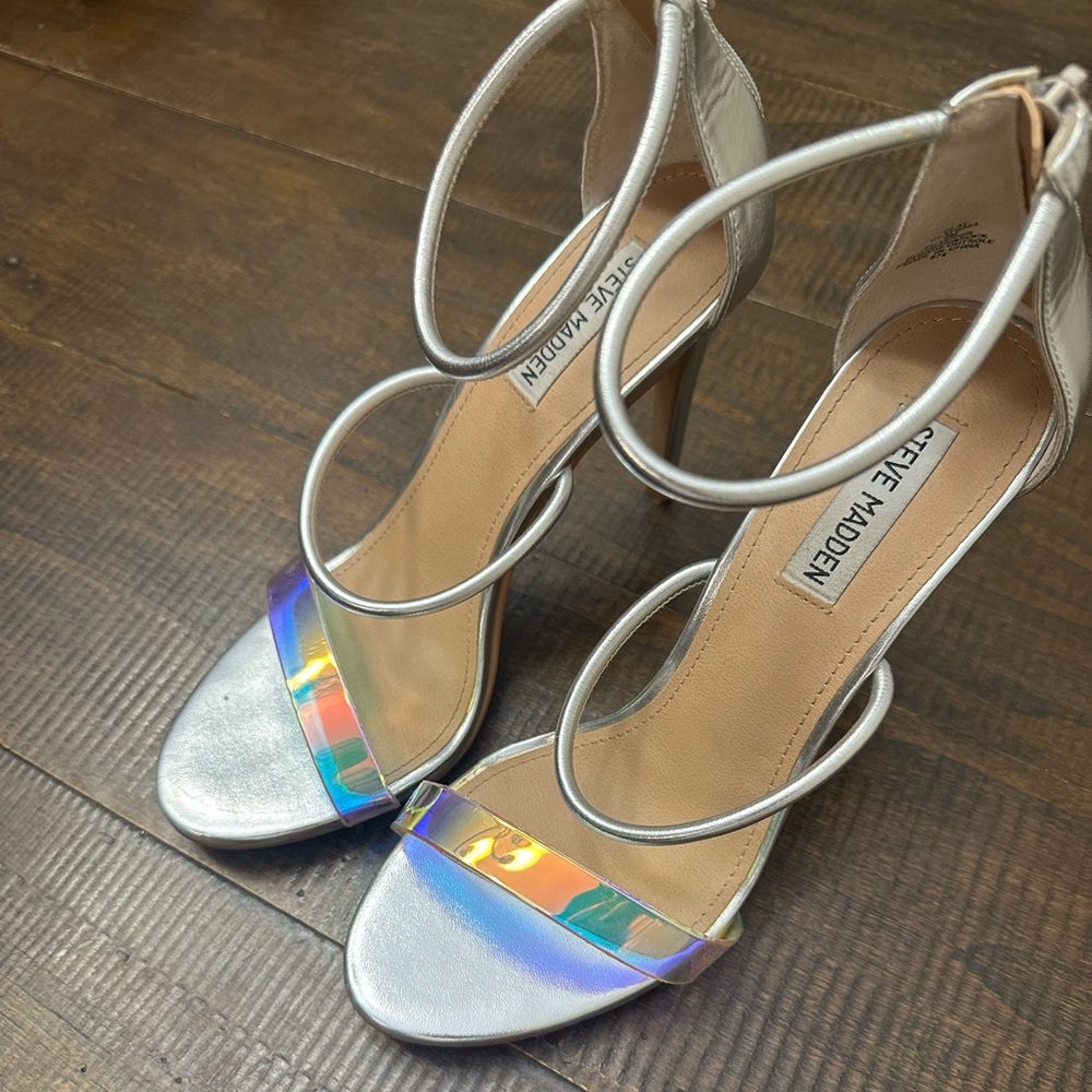 Barely worn stunning Steve Maddin heals